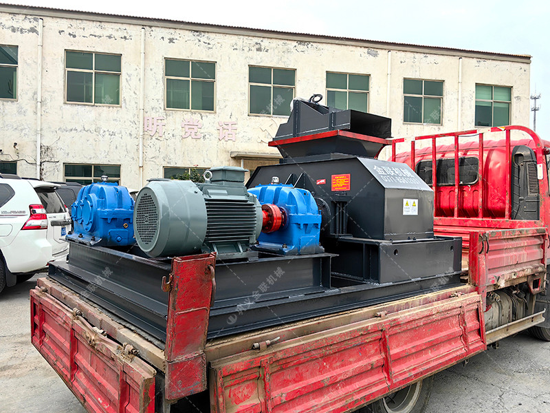 對輥破碎機(jī)發(fā)往山東破碎青石