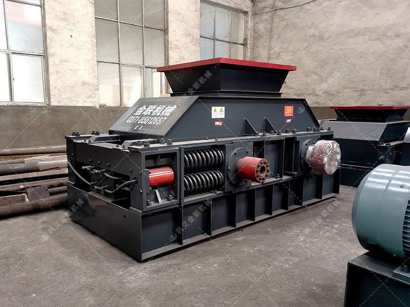 2PG1200X800對輥破碎機發(fā)往新疆喀什石英石制沙