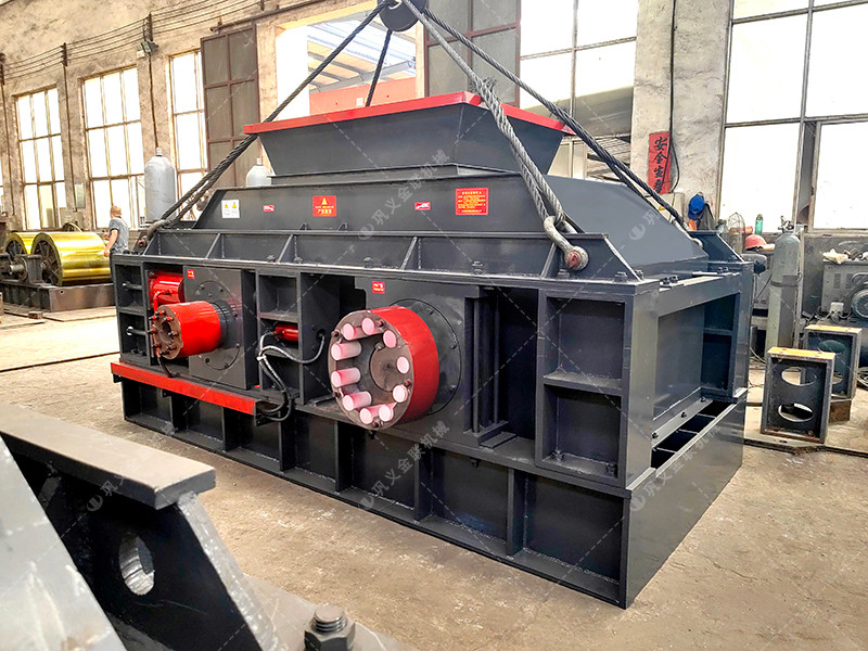 大型2PG1510半自動(dòng)液壓對(duì)輥破碎機(jī)發(fā)往內(nèi)蒙古